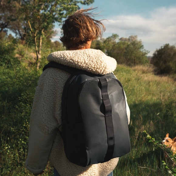 AWAY Meadow Mauve Active Backpack 26L NWT - Picture 4 of 7